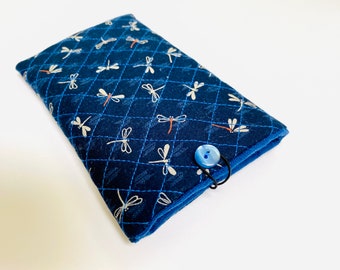 Pikowana saszetka na telefon, japońska tkanina Sevenberry, nadruk ważki