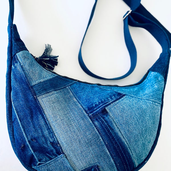 Half-moon quilted patchwork blue denim sling bag, crescent bag with adjustable strap, crossbody hobo bag, Upcycle bag, handmade gift for her