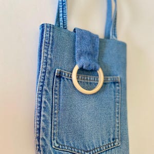 Bolso de jeans reciclados, lindo bolso acolchado de mezclilla azul con 2 bolsillos, bolso hecho a mano con asa superior, bolso de billetera para teléfono de uso diario, regalo de cumpleaños para ella