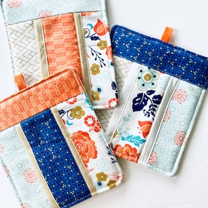 quilted patchwork potholders, floral potholders, Trivet, minimalist patchwork potholder, housewarming kitchen gift, Christmas chef gift