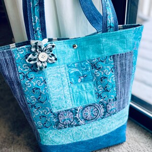 Grand cabas matelassé, sac à bandoulière fait main, sac patchwork, poche zippée, fermeture magnétique, sac fourre-tout en denim à imprimé floral, son grand fourre-tout