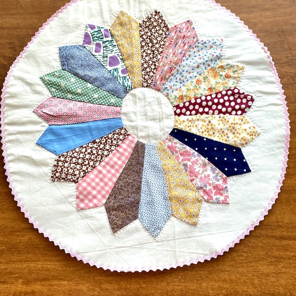 Dresden Plate table topper, hand quilted round coffee table topper, patchwork dresser topper, kitchen decor, home decor,  housewarming gift