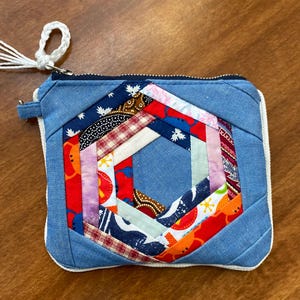 Quilted Patchwork Zipper Pouch: Blue Floral Cosmetics Bag image 5