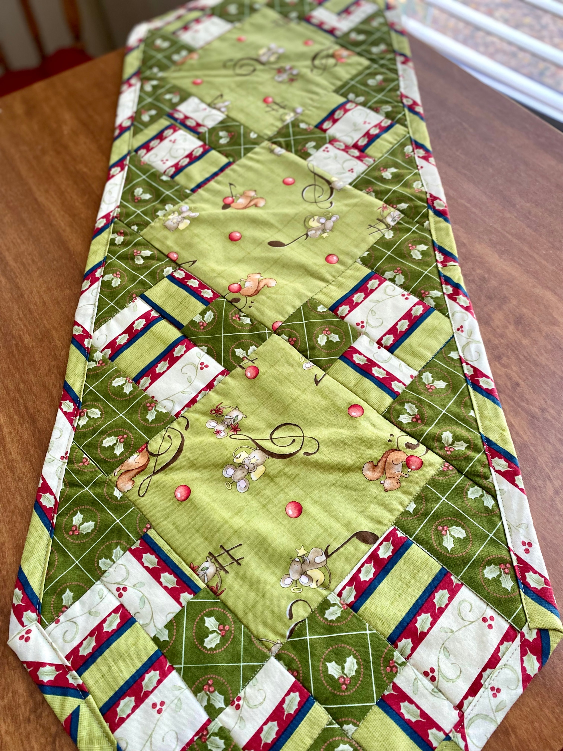 Christmas quilted patchwork table runner, Green and red table runner, Christmas home decor, Festive home dining gift, Housewarming gift