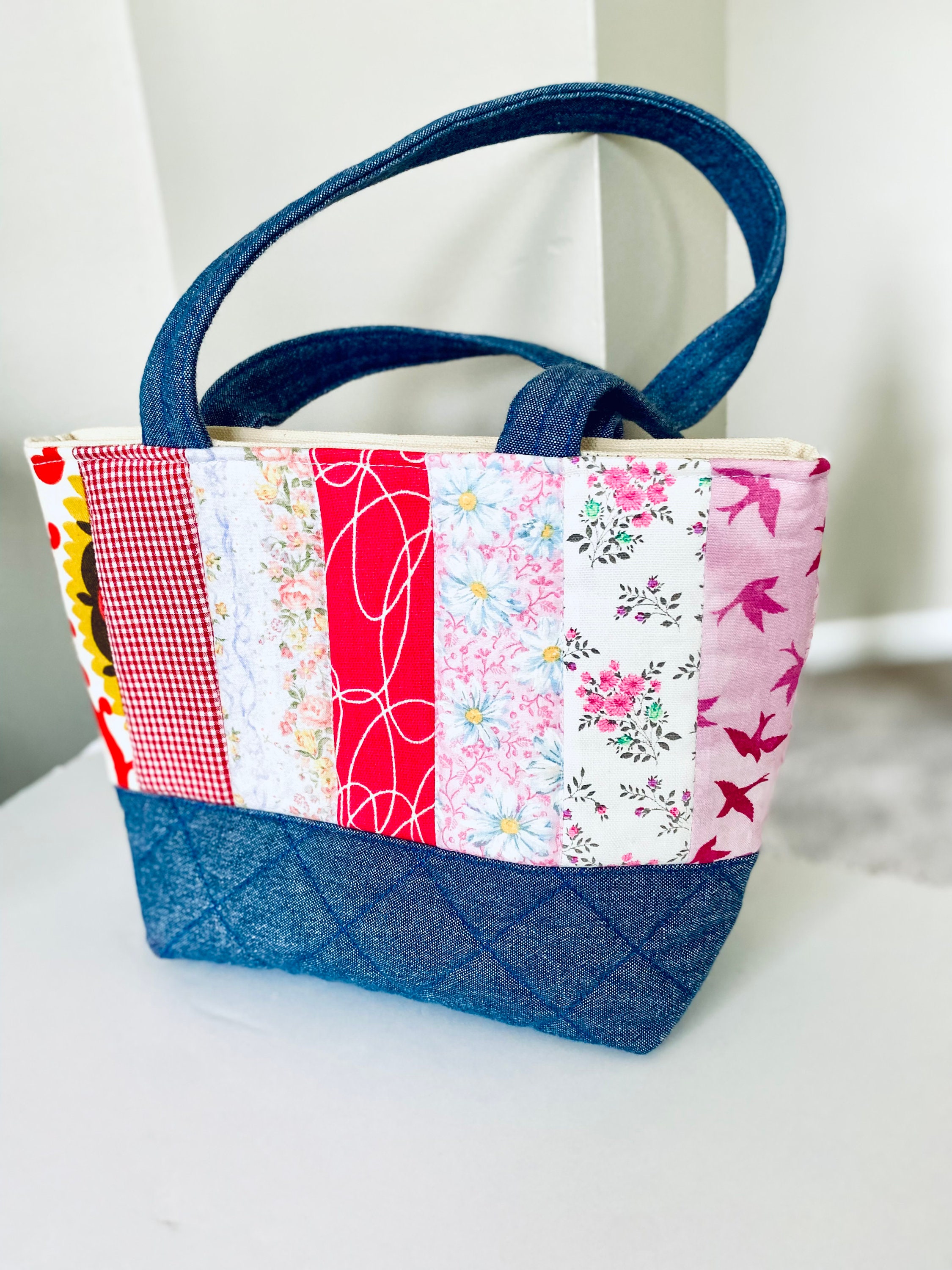 ハンドメイドパッチワークキルティングトートバッグ：レッド＆ブルー
