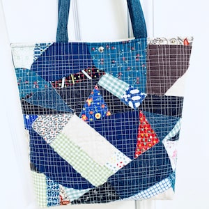 Grand cabas matelassé, sac à bandoulière en denim bleu style Boro, sac patchwork, fermeture magnétique, nombreuses poches, poche zippée à l'intérieur, cadeau cousu main