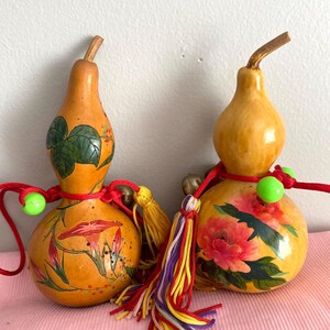 Vintage Hand-Painted Chinese Gourd: Wulou Prosperity Charm, 1970s Art