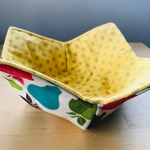 Pot Holder, Reversible Quilted Bowl Hugger, Oven Mitten, Kitchen gift, Kitchen and Dining, Housewarming gift, wedding gift, Home and living