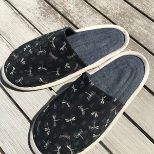 Quilted indoor shoes, Japanese slippers, made to order house shoes, hand sewn footwear, Japanese fabric shoes, unisex gift, wfh room shoes