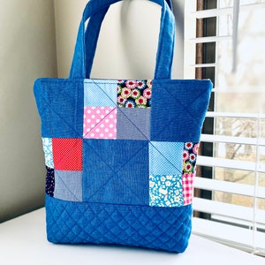 Cabas matelassé, sac à bandoulière en denim, sac patchwork bleu, cabas fait main, cabas avec fermeture éclair, poche zippée à l'intérieur, cadeau d'anniversaire, cadeau pour maman,