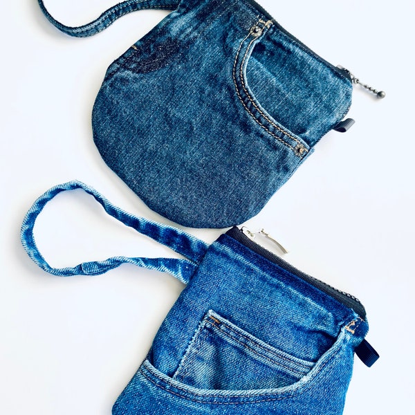 Jean Pocket zipper Bag, Denim zipper purse, stone washed blue Wristlets, unique upcycled zipper purse with many pockets, pocket size purse