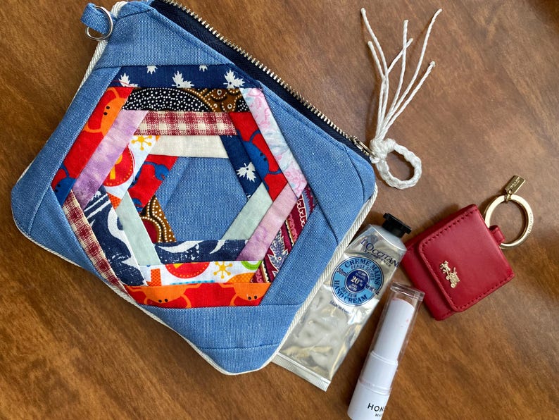Quilted Patchwork Zipper Pouch: Blue Floral Cosmetics Bag image 4