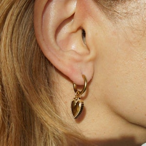 Lappade hjärtformade örhängen, kirurgiska stålörhängen med hjärtmönster, hjärtringar, alla hjärtans dag-present, kärlekssmycken, vattentäta örhängen som inte mattas av