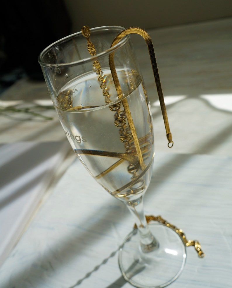 Stapelring i rostfritt stål med PVD-motiv i 18 karat guld - Vattentät, hypoallergen bild 8