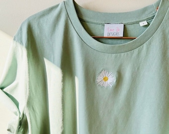 Camiseta orgánica con bordado de margaritas - Días de primavera y verano