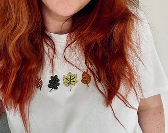 Camiseta Autumn Leaves - Camiseta unisex de algodón orgánico bordada
