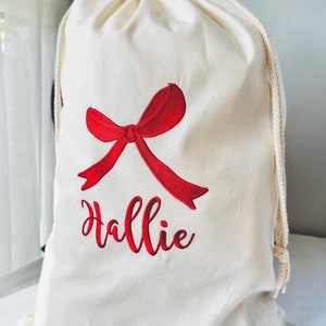 Gestickter Bogen Weihnachtssack - personalisierter natürlicher / schwarzer Sack - wunderschöne Stickerei - handgemachte natürliche Baumwolltasche