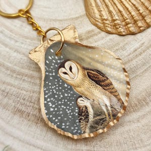 Brelok do kluczy z matką i dzieckiem - Brelok z sową - Ręcznie robiony brelok z muszlą - Brelok z muszlą - Brelok z muszlą - Brelok cottagecore - Zawieszka dla mamy - Zawieszka z muszlą do torebki