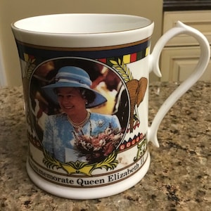Vintage Aynsley Queen Elizabeth II - Koffiemok - Fijn Engels Bone China - Ontworpen door Graham Coates - Gemaakt in Engeland - 1995