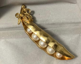 Trifari-broche uit de jaren 80 - Peas in a Peul - goudkleur en nepparel