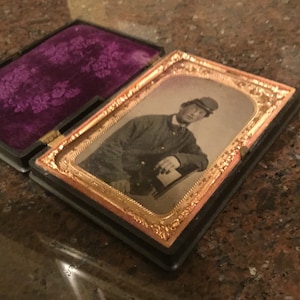 Ambrotipo antiguo - Guerra Civil estadounidense - Soldado confederado en estuche - Placa de cuarto de siglo - Década de 1960