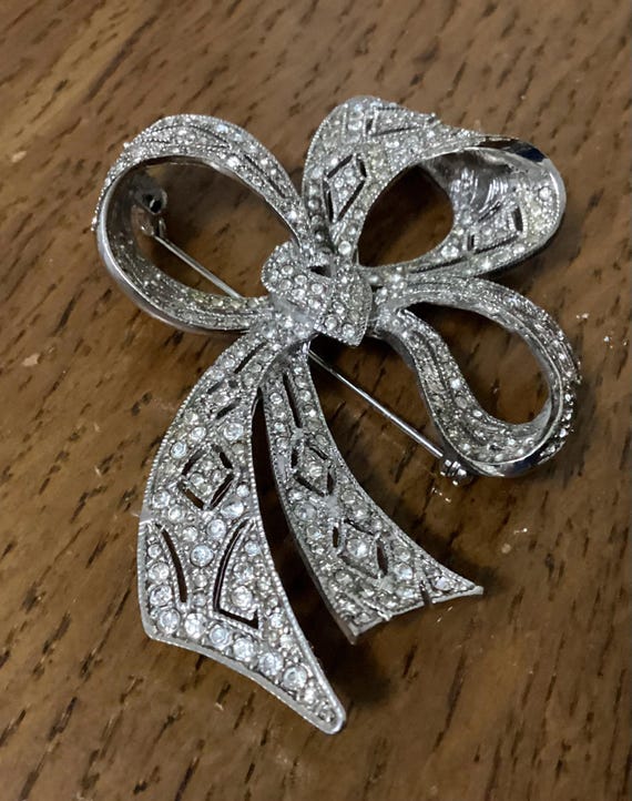 Kenneth Jay Lane - Pave Rhinestone Ribbon Bow Bro… - image 9