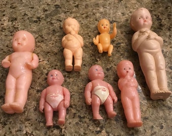 Vintage Hartplastik Puppenhaus Puppen aus den 1950's und 1960's - Set of 7