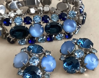 Conjunto de pulsera y pendientes de clip de piedra lunar azul y zafiro con incrustaciones de diamantes de imitación de los años 60