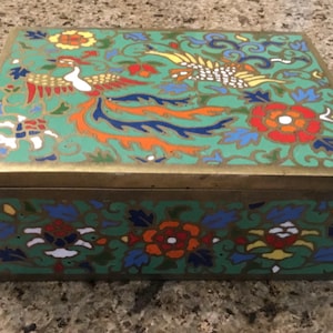 Joyero japonés vintage de latón macizo cloisonné - Aves y flores místicas