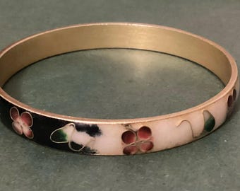 ヴィンテージの中国製七宝焼きバングル、花柄のアジアンジュエリー