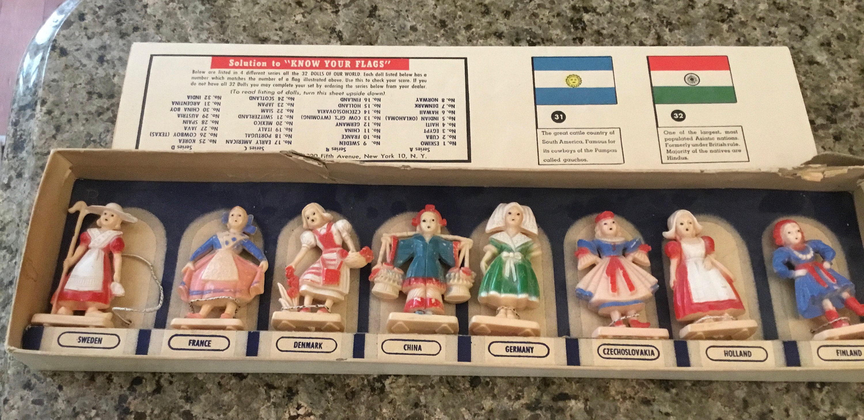 洋書 CELLULOID DOLLS OF THE WORLD il_fullxfull.5056802744_734w.jpg