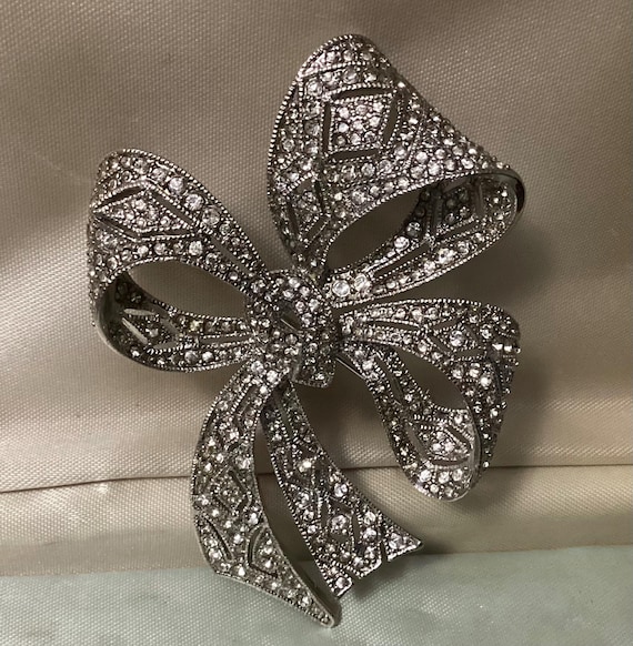 Kenneth Jay Lane - Pave Rhinestone Ribbon Bow Bro… - image 3