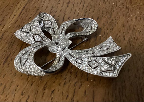 Kenneth Jay Lane - Pave Rhinestone Ribbon Bow Bro… - image 8
