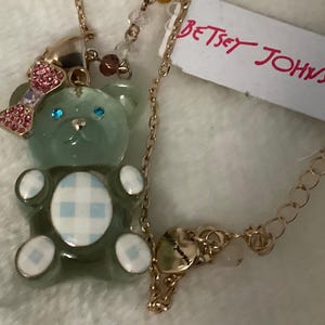 Collier ours en peluche lucite Betsey Johnson