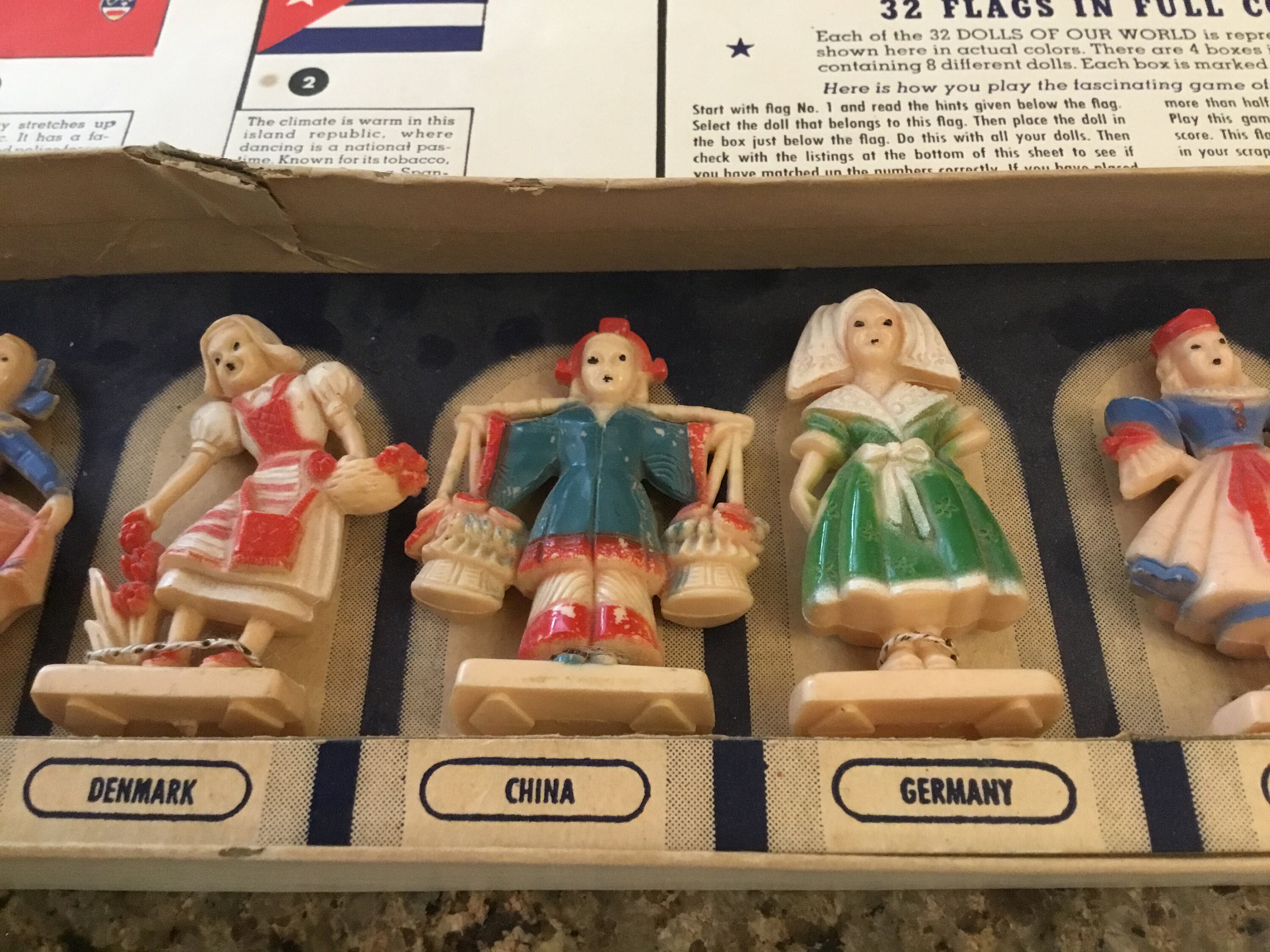 洋書 CELLULOID DOLLS OF THE WORLD Vintage Dolls of Our World - Retro Celluloid Dolls From