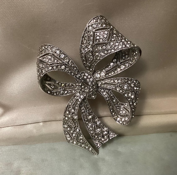 Kenneth Jay Lane - Pave Rhinestone Ribbon Bow Bro… - image 2