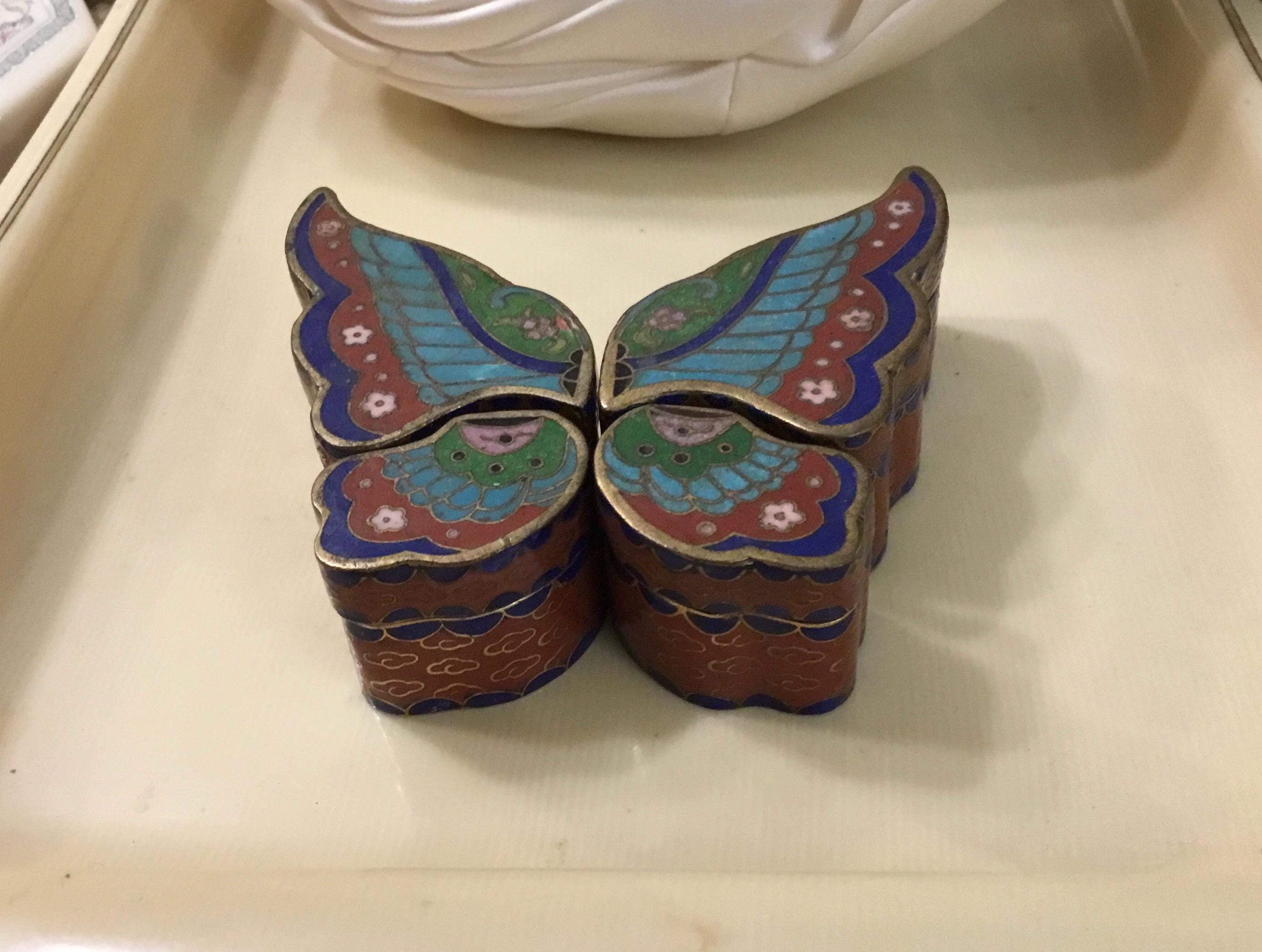 ヴィンテージ 中国製七宝焼蝶のジュエリー小物入オリジナルボックス入4 セグメント ヴィンテージ 中国製七宝焼蝶のジュエリー小物入オリジナルボックス入4