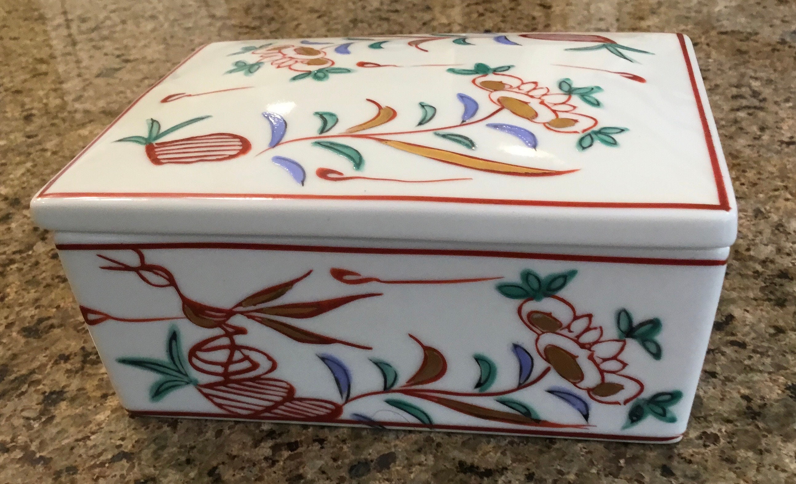 Tiffany & Co. made in France  vintage working petite quarter length with box. Vintage 1940s Retro Tiffany & Co. Gold Compact with Mirror  main image 2