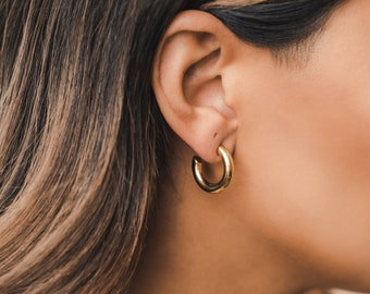 Gacimy Chunky Gold Hoop Earrings for Women 14K Real Gold Plated 30mm Yellow Gold Medium Hoop Earrings 925 Sterling Silver Post Gold Hoops for Women