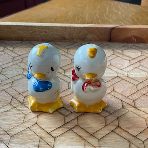 Vintage vtg pato patito sal y agitadores de pimienta establecer dibujos animados