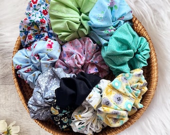 Scrunchies, Floral Scrunchies, Floral Haarschmuck, Haar Scrunchies, Accessoires, Blumen, Flower Scrunchies, Handgemacht, Gelb Scrunchie