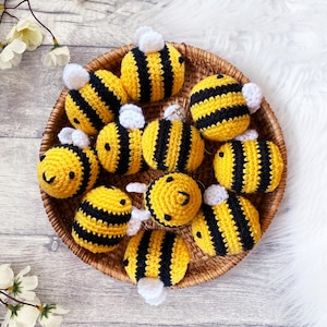 Bee Gifts, Bumblebee Keyring, Crochet Bee, Bee Keyring, Bee Keychain, Hand Knit Bumble Bees, Crochet Keyring, Bumblebee, Bee
