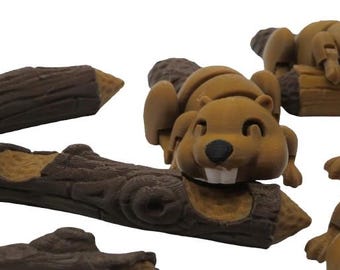Uroczy, drukowany w 3D bóbr z trzema pogryzionymi trąbami od Vera's Arts & Dice – figurka przegubowa, wykonana z recyklingowanego PLA, prezent wykonany ręcznie