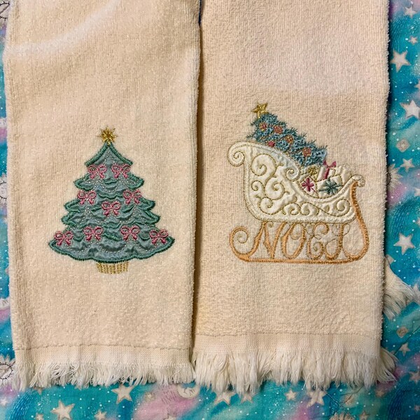 Vintage 90s cream, cotton embroidered holiday hand towels. Set of two.