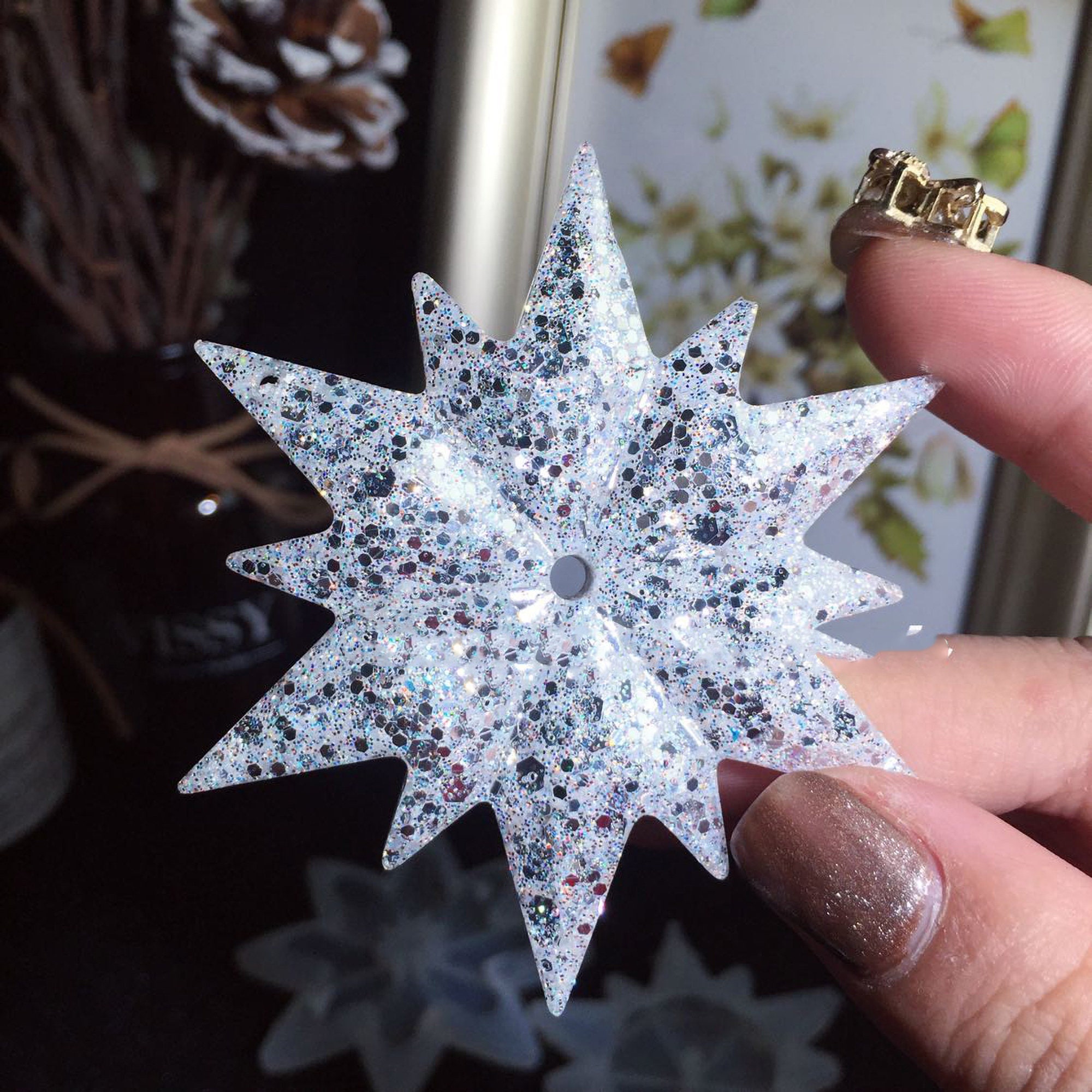 CRASPIRE Christmas Theme DIY Snowflake Pendant Silicone Molds, Resin  Casting Molds, for UV Resin & Epoxy Resin Jewelry Making, White,  93x77x10mm, Hole: 5mm, Inner Diameter: 81x62mm