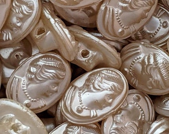 12 Vintage Cream Pearlized Glass Cameo Buttons – 1950s Japan