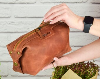 Personalized Leather Dopp Kit / Toiletry Bag / Engraving Travel Bag / Make Up Bag