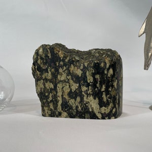 VERY RARE Diamond Ore Kimberlite Bookend Rock Display Garnet Peridotite image 10