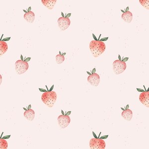 Op de afbeelding: Een naadloos patroon met roze aquarel aardbeien met groene bladeren op een licht roze achtergrond.