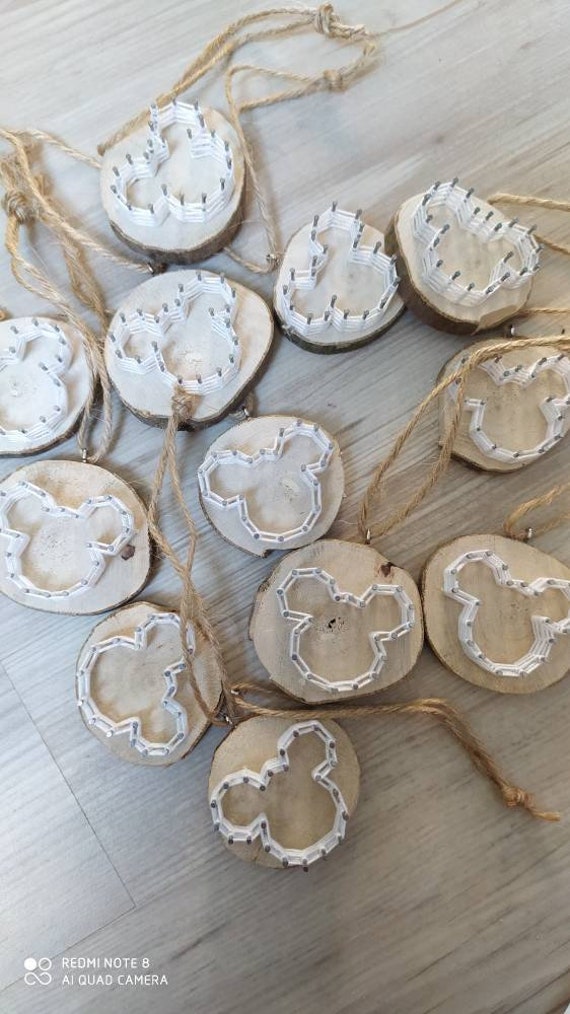 string Art Mickey sur Petit Rondin Bois